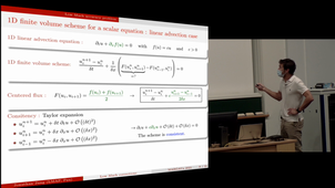 Méthode de volumes finis pour la mécanique des fluides compressibles et problème de précision à bas nombre de Mach.